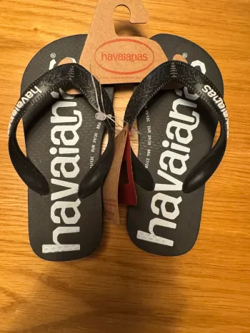 Tongs Havaianas noire taille 29-30 neuves