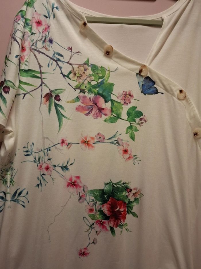 Tee shirt motif fleuris femme - photo numéro 2