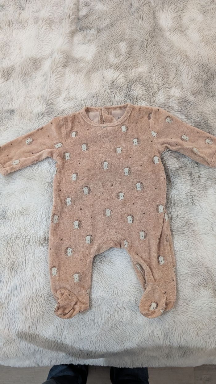 Lot de deux pyjamas Kiabi taille 1 mois - photo numéro 7