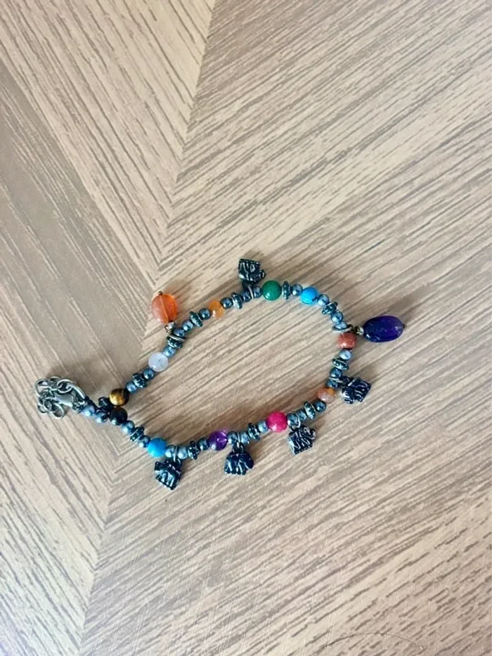 Bracelet en perles argentées et colorées – style fun et lumineux - photo numéro 4