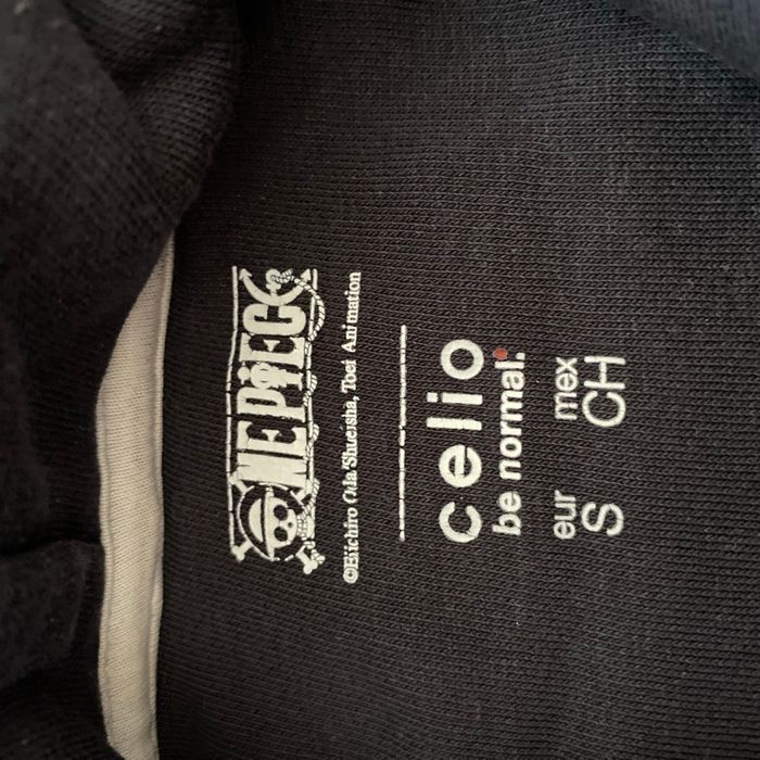Pull à capuche one piece - photo numéro 3
