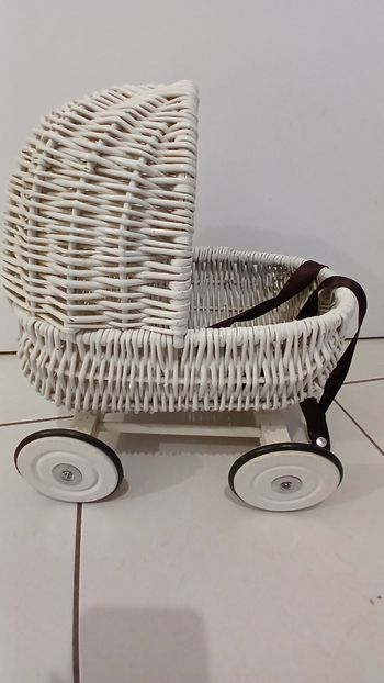 Landeau en osier ancien. 1970