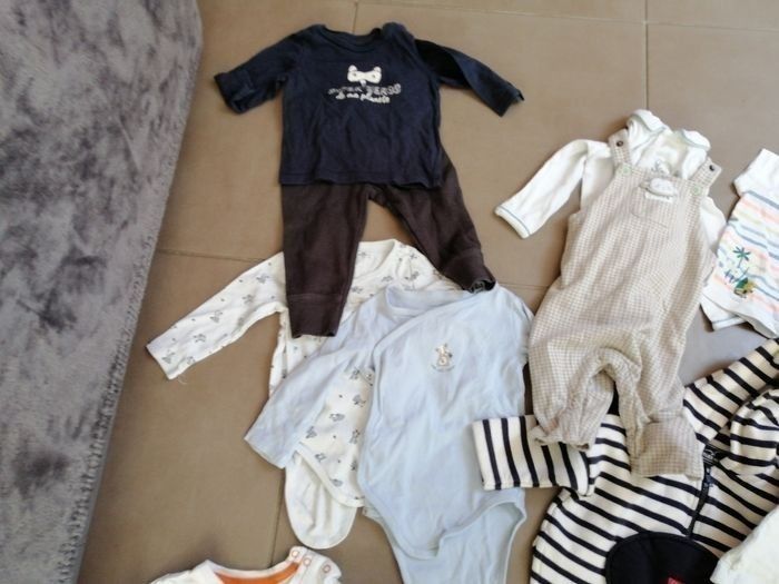 Lot vêtements 6 mois - photo numéro 3