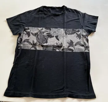 T-Shirt Noir avec fleur taille M
