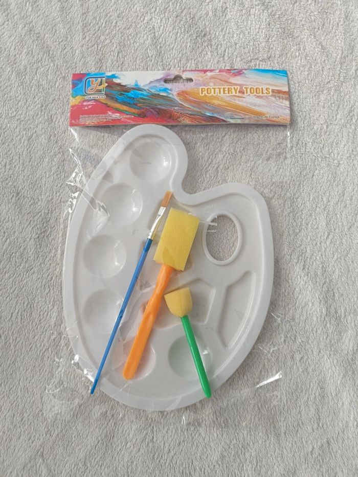 Lot de 2 palettes de peinture (1 en bois et 1 en plastique) - photo numéro 3