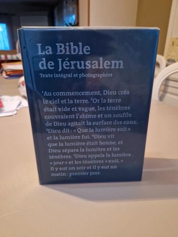 Grosse bible de Jérusalem.