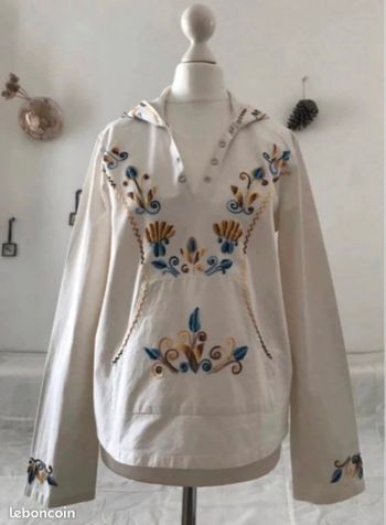Tunique à capuche collaboration Rocky couleur crème broderies florales multicolores 100 % coton