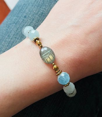 Bracelet amulette scarabée Labradorite et Aigue Marine
