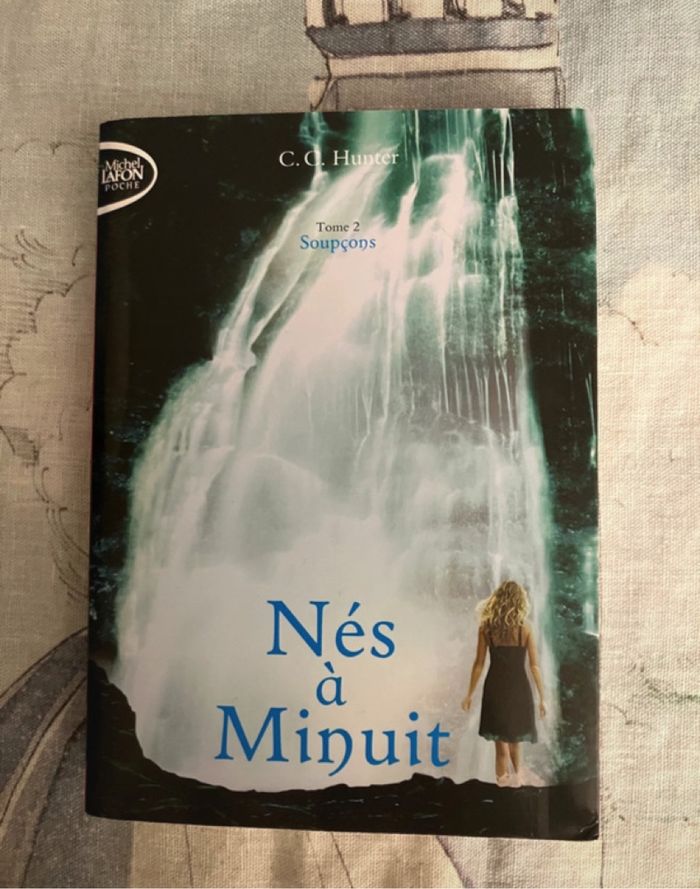 Nés à minuit : soupçons