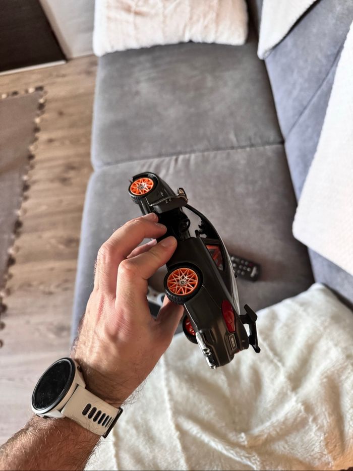 BMW M4 GTS noir/orange 1:24 Neuf + Emballage - photo numéro 4