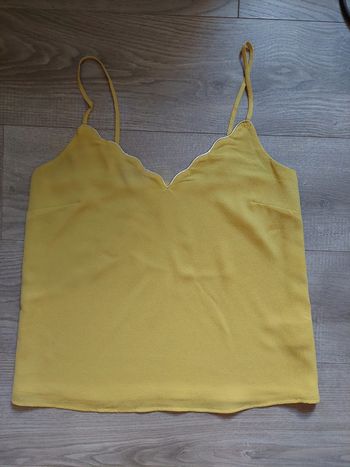 Top festonné jaune neuf camaïeu t36