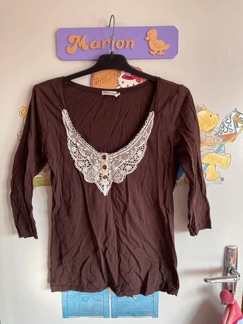 Tee shirt marron à manches 3/4, taille M, marque Stradivarius.
