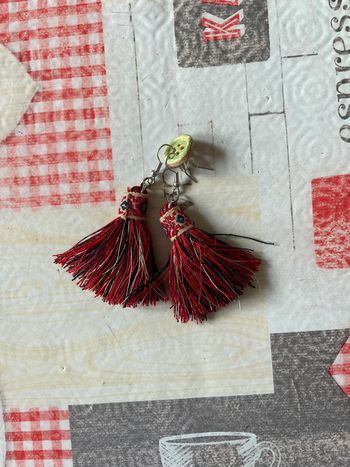 Boucles d’oreilles pompons rouge/bordeaux