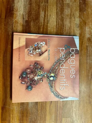 Livre, bague et pendentif à créer