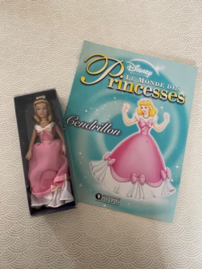 Poupée Disney en porcelaine