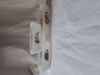 Lot 3 beurriers raviers plats Arcopal motifs fleurs ancien vintage