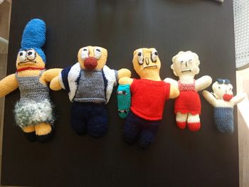 Poupées tricotées faites main inspirées des Simpson