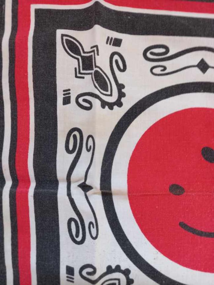 Foulard petit bandana rouge, noir et blanc - photo numéro 2