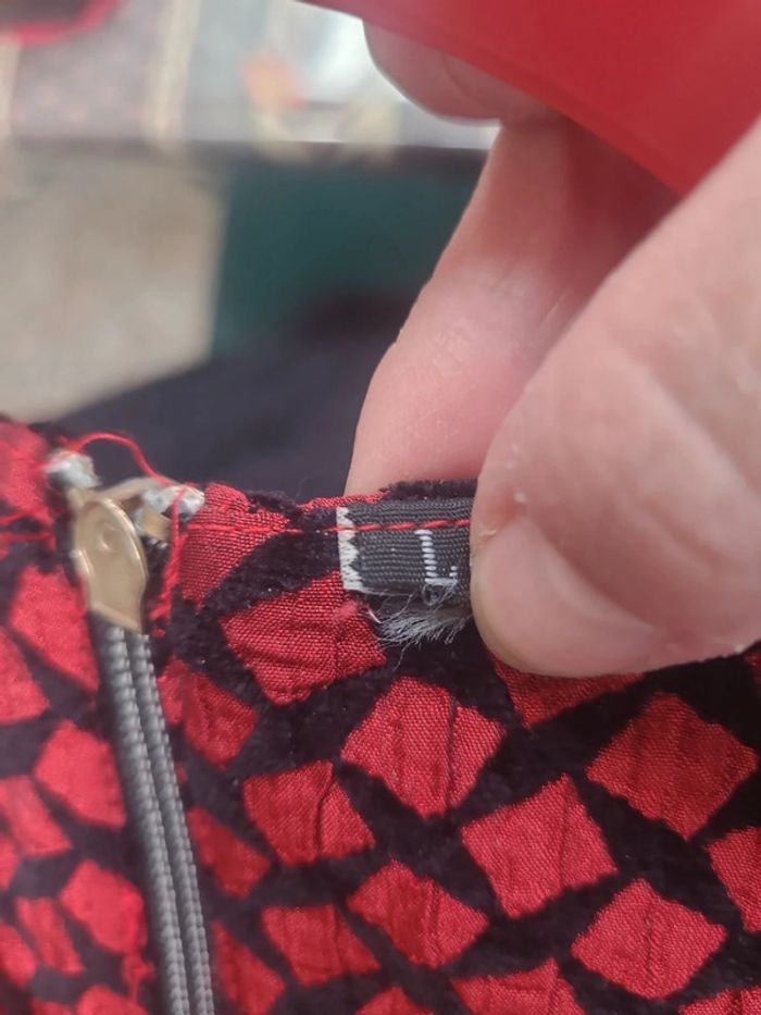 Robe noir à carreaux rouges taille L - photo numéro 3