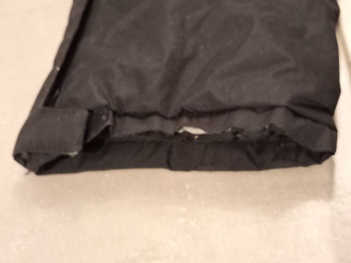 Très belle salopette de ski 5 ans chaude et imperméable noire - photo numéro 9