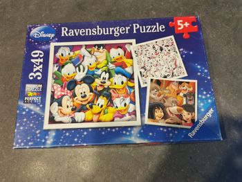 Boîte de 3 puzzles Disney 49 pièces.