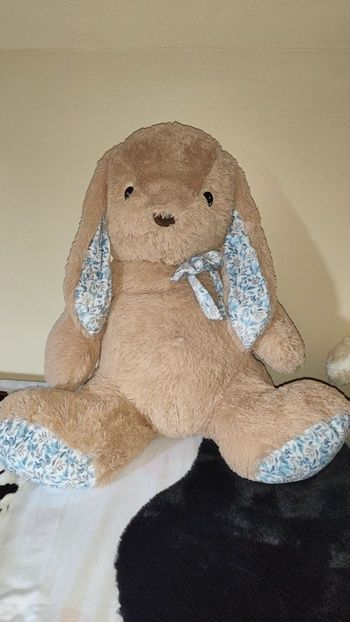 Grosse peluche lapin 