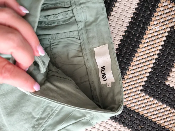 Pantalon droit REIKO - Taille 26 (équiv. 36/38) neuf - photo numéro 2