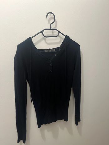 Pull noir à capuche col V taille 34/36