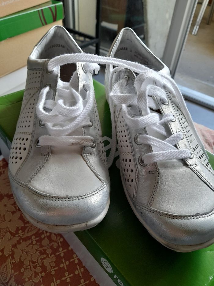 CHAUSSURES À LACETS  " REMONTE" TAILLE  39 - photo numéro 2