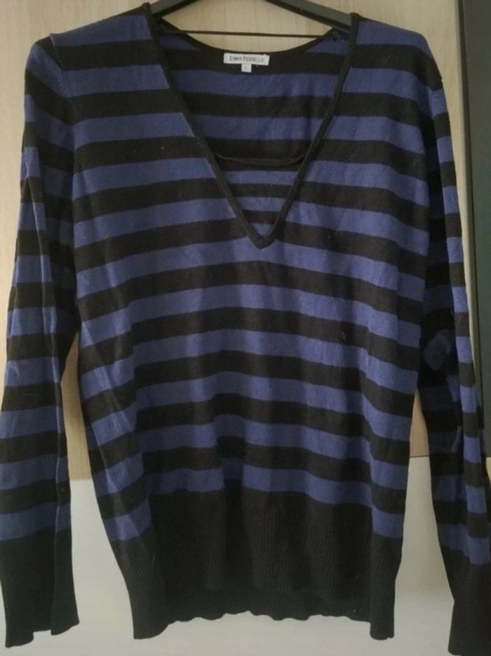 Joli pull rayé col V