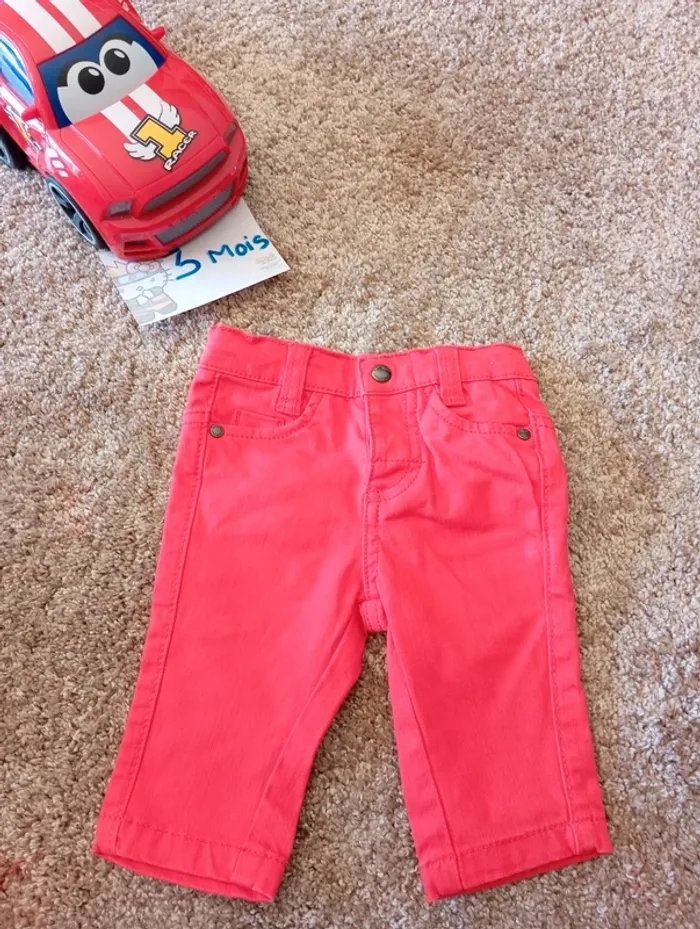 Jean rouge 3 mois