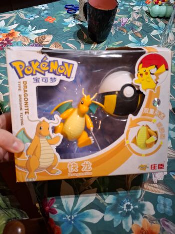 Magnifique coffret pokemon Dracaulosse neuf 