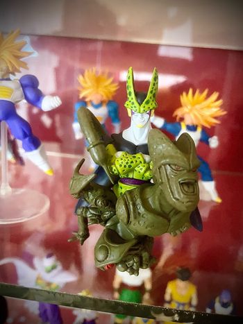 Figurine dragon ball gashapon capsule imagination évolution de Cell