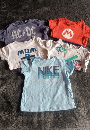 Lot de 5 tee shirt T12 mois manches courtes en très bon état