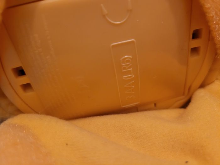 Peluche Winnie l' Ourson Pooh avec son hochet magique  Intercative - photo numéro 3