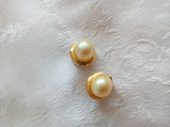 Faby27800 Boucles d'oreilles à pince femme fantaisie doré et grosse perle  (à clip)