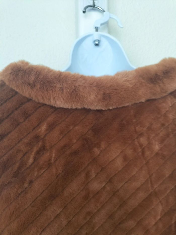 Poncho fausse fourrure Camel - photo numéro 3
