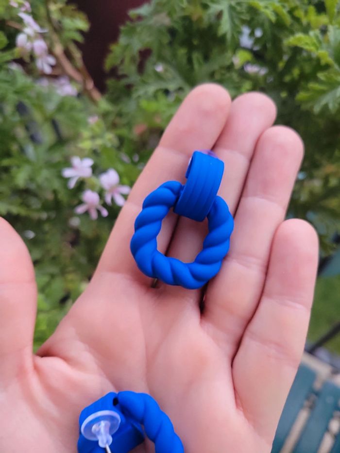 Boucles d'oreilles bleu roi - photo numéro 4