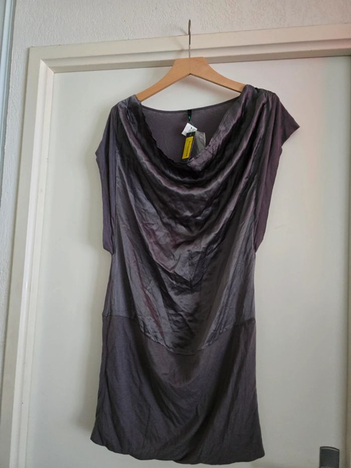Robe fluide et légère taille M encore avec étiquette - photo numéro 2