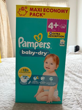 Couches Pampers taille 4+ 10-15kg x98 baby dry maxi economy pack