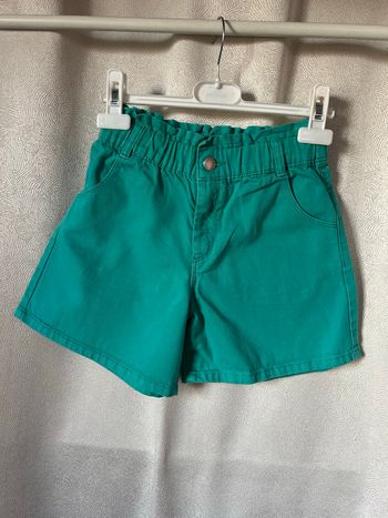Très joli short vert émeraude taille haute 9 ans Okaidi