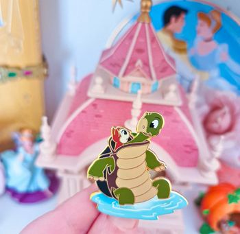 Pin's disney tortue blanche neige snow white fantasy