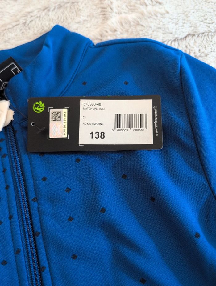 Gilet umbro bleu. Neuf. 10 ans - photo numéro 4
