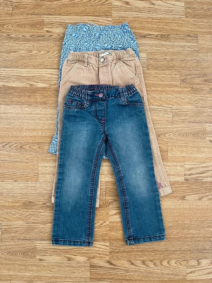 Pantalons fille en lot taille 98.