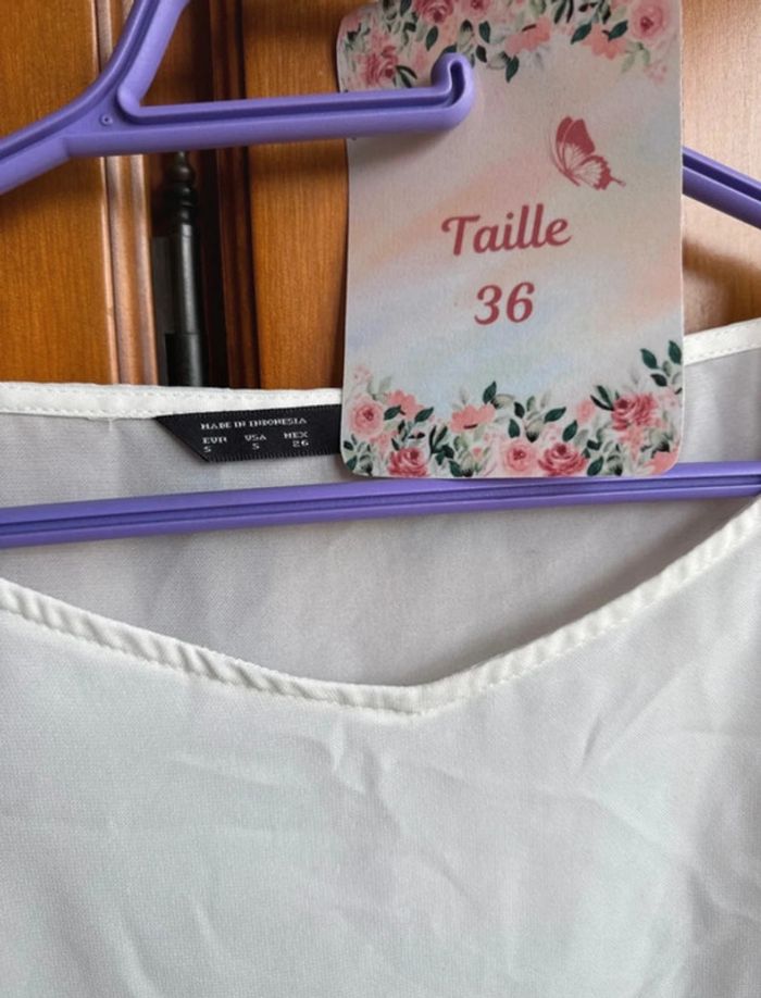 Blouse. Blanche. Femme. À manches longues. - photo numéro 4