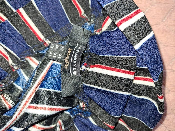 Pantalon femme Jennyfer XS tbe rayé très légère erraillure invisible porté dernière photo - photo numéro 6