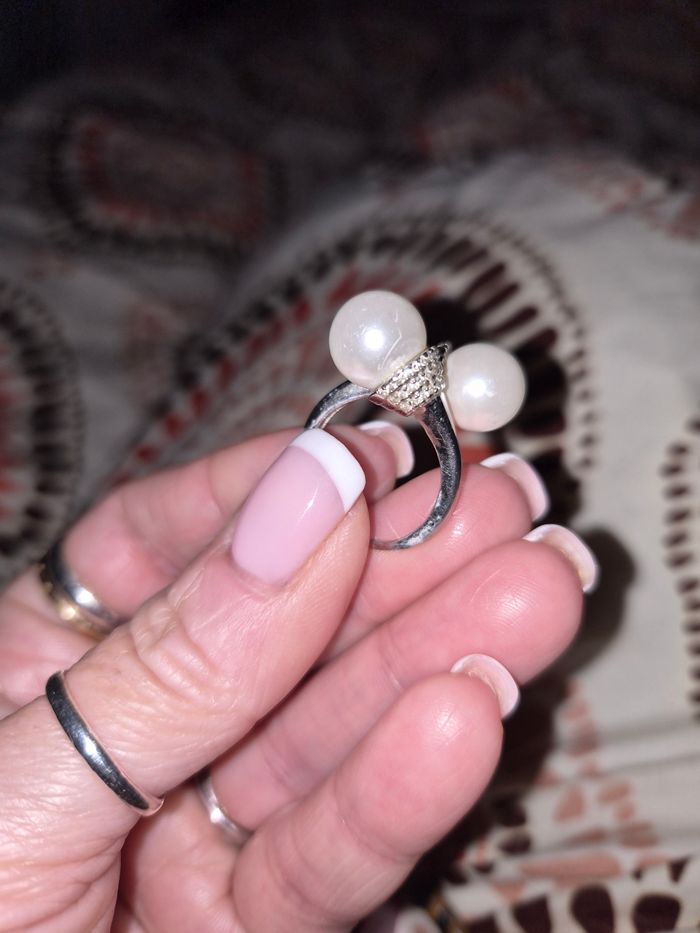 Bague en argent avec perles et strass