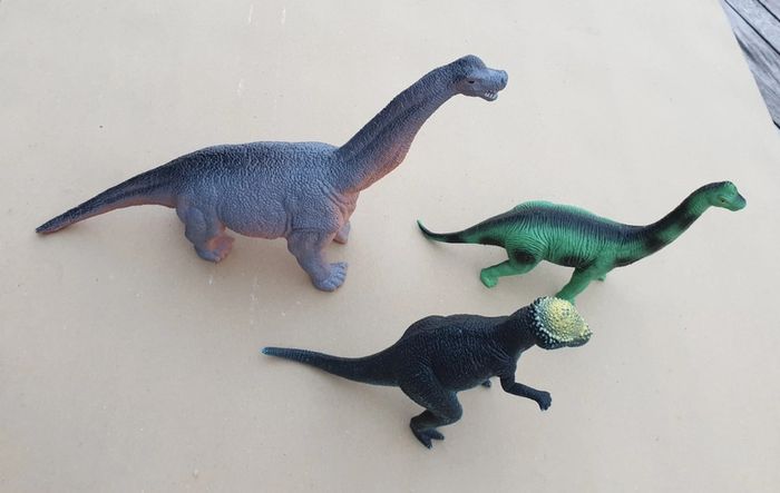 3 Dinosaures en plastique - photo numéro 3