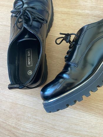 Paire de derbies femme