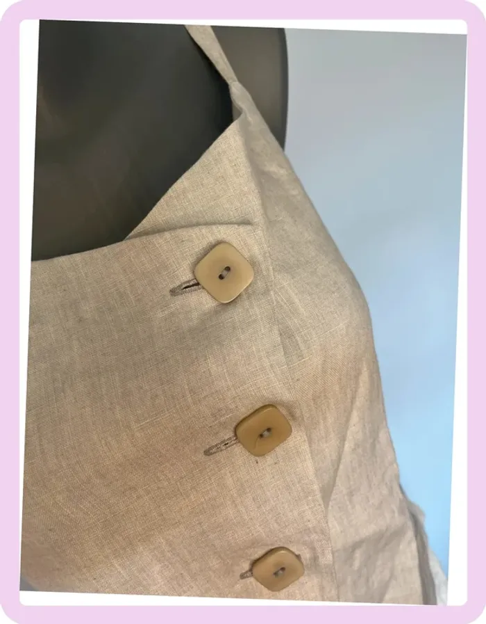 🌿 Débardeur Consequent – Taille 38 – Gris, coupe longue, 3 boutons frontaux 🌿 - photo numéro 3